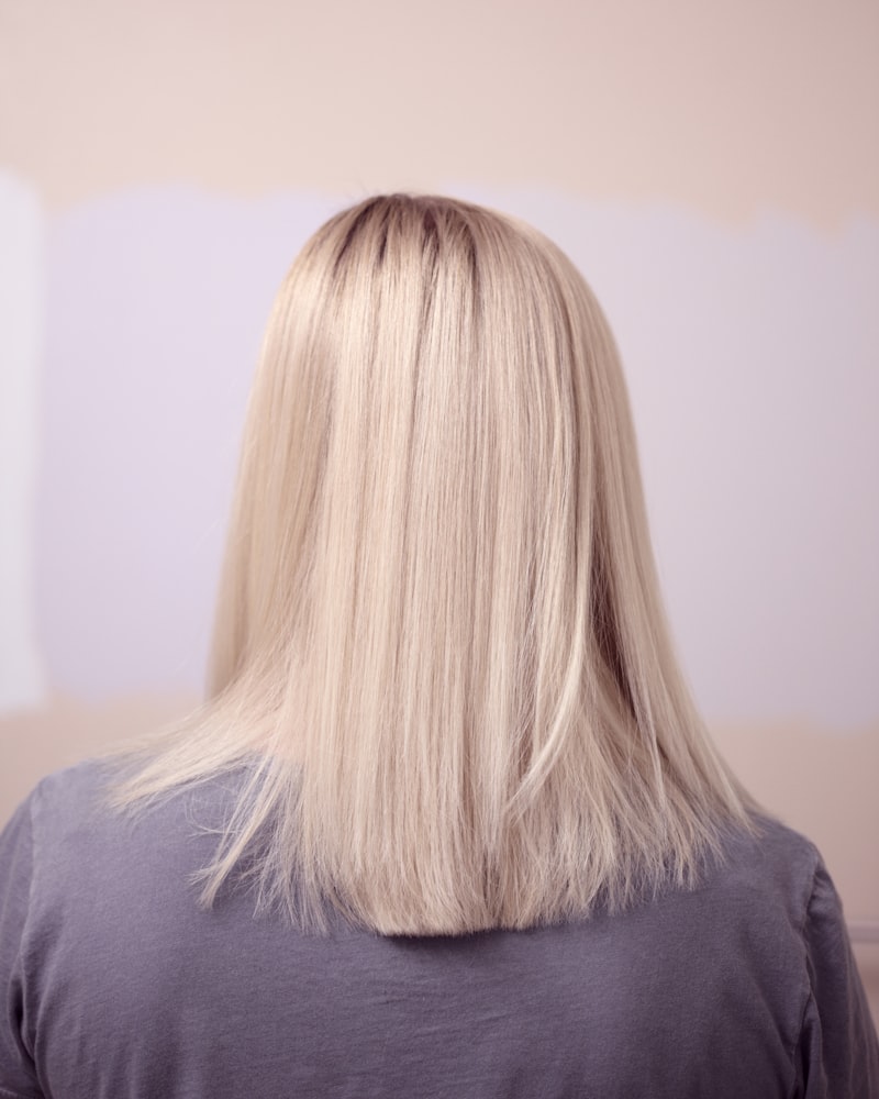 Cabelo loiro longo com brilho